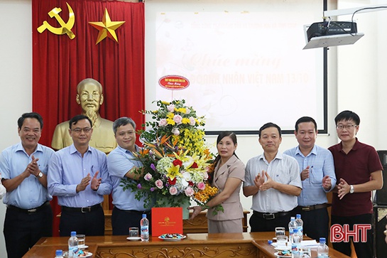 Lãnh đạo Hà Tĩnh chúc mừng các doanh nghiệp nhân ngày Doanh nhân Việt Nam 