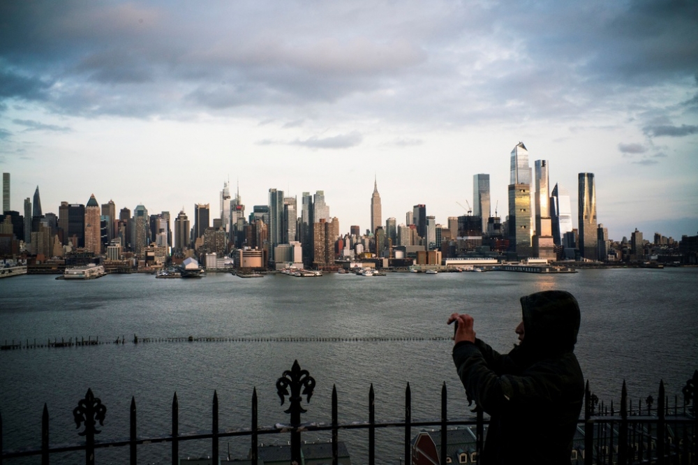 Hơn 15.000 ca nhiễm, New York trở thành tâm điểm mới của đại dịch