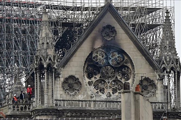 Bắt đầu xử lý ô nhiễm chì tại Nhà thờ Đức Bà Paris