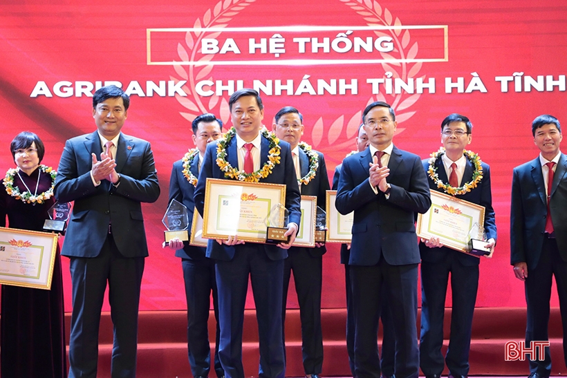 Agribank Chi nhánh tỉnh Hà Tĩnh kinh doanh ấn tượng, đạt giải ba toàn hệ thống