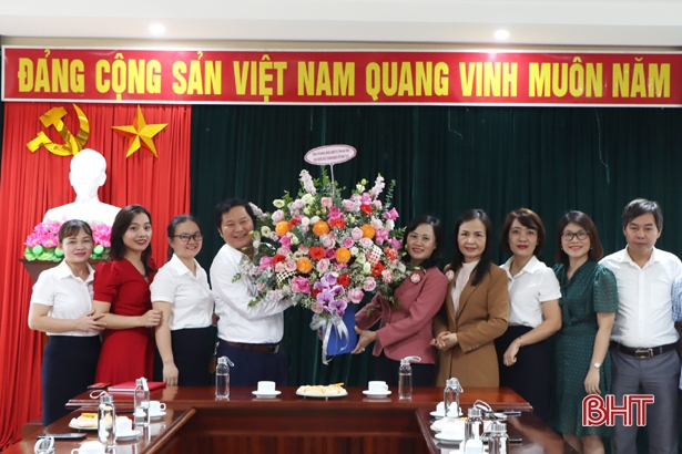 Nhiều hợp tác xã ở Hà Tĩnh “đổi đời” nhờ ứng dụng công nghệ cao vào sản xuất